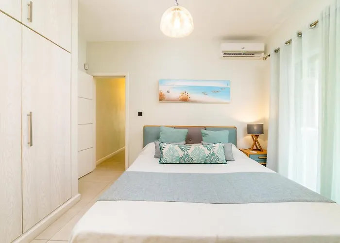 Beachcove Apt No 10
