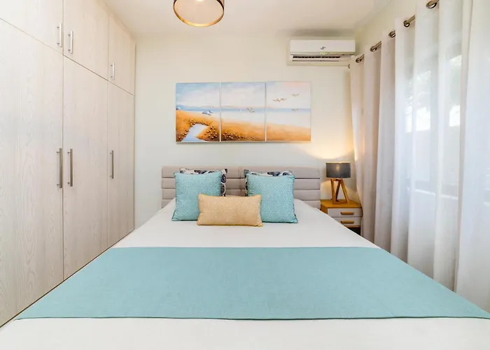 Beachcove Apt No 10